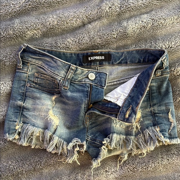 Express Women's Distressed Blue Denim Shorts - Picture 5 of 5